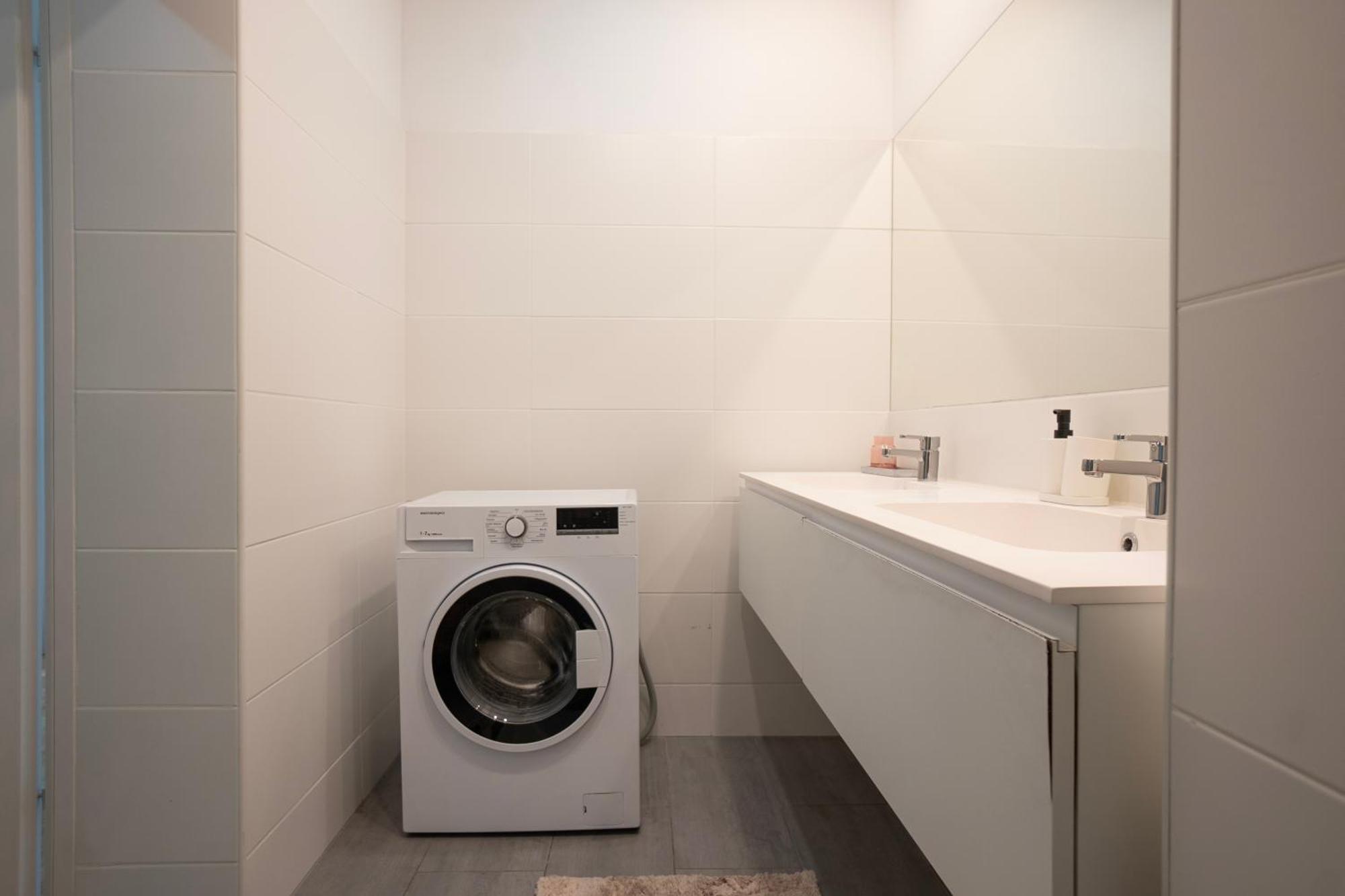 Charming 2-Room Apartment With Balcony, 15 Min To Center Viena Exterior foto